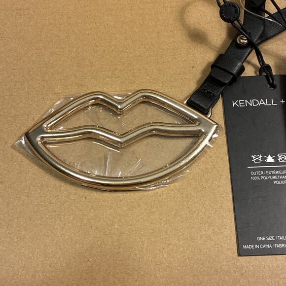 NEW Kendall + Kylie Smax Keychain.NWT. overall Approximately-7.5" L GOLD Lips - Picture 3 of 5